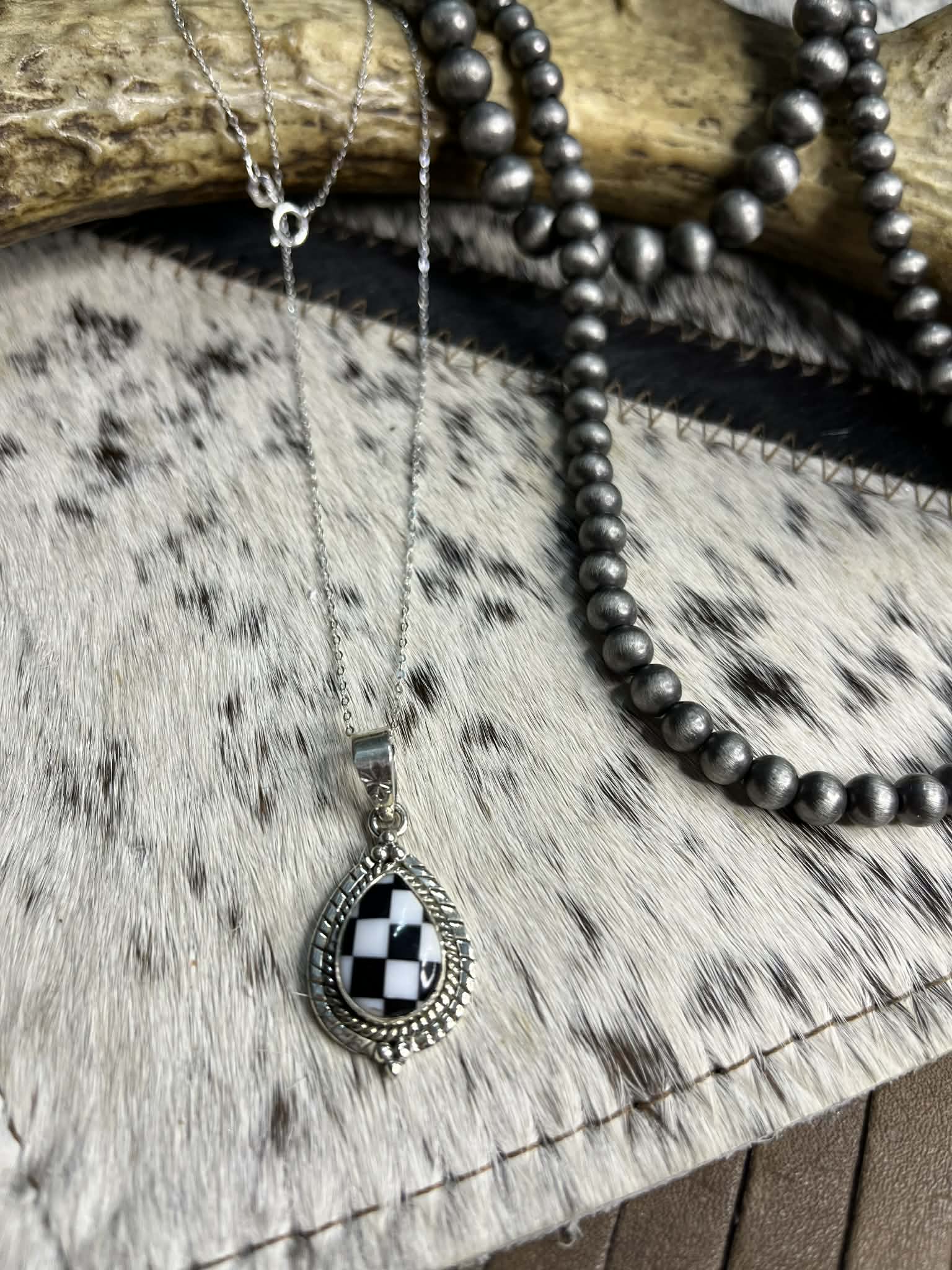 Checkered necklace