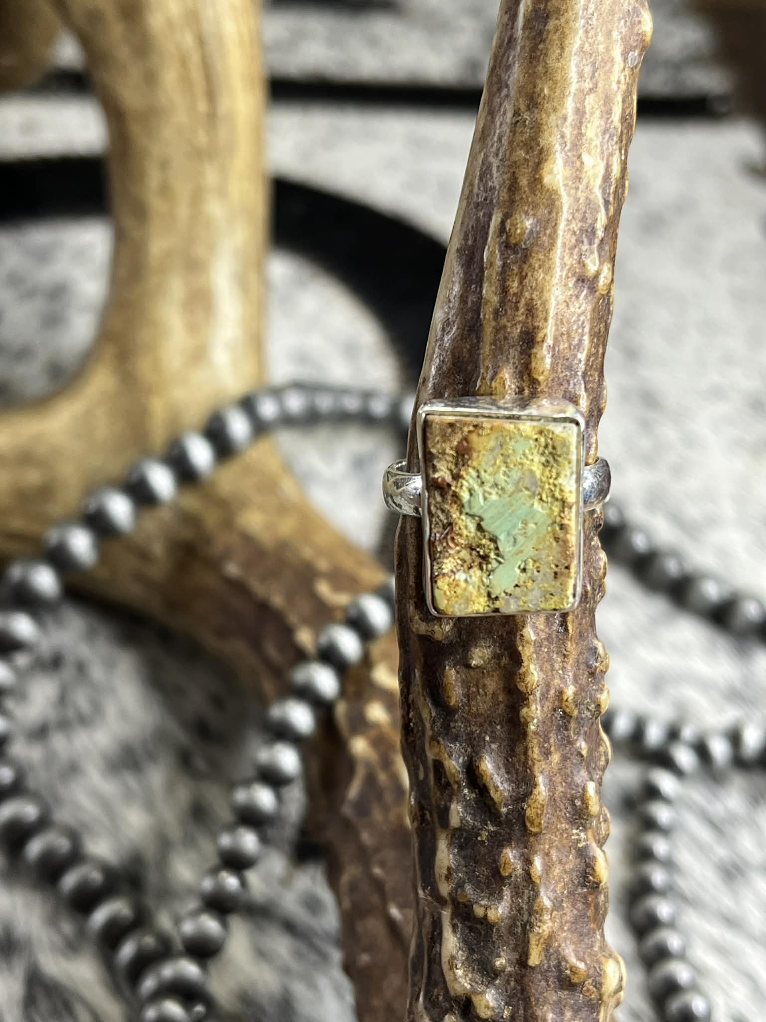 Royston Ribbon Ring